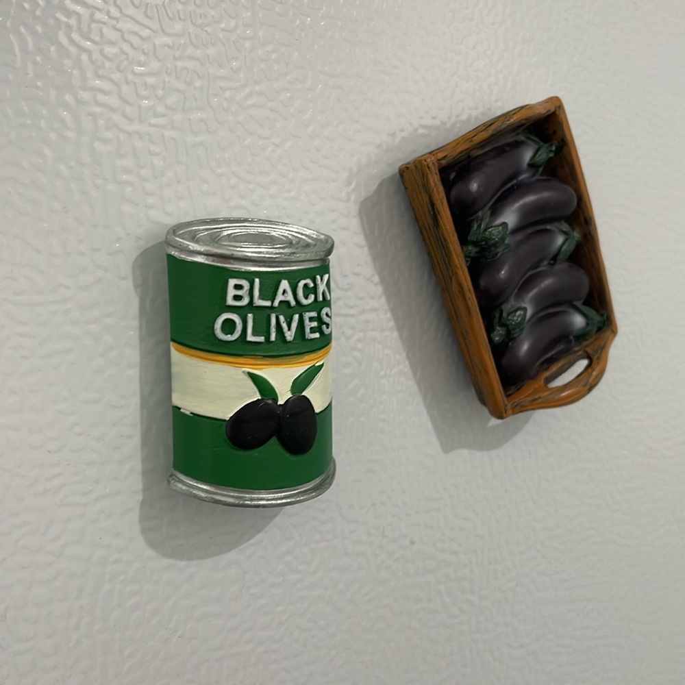 Fridge magnets vintage look aperitif olives can and egg plants tray new in bags